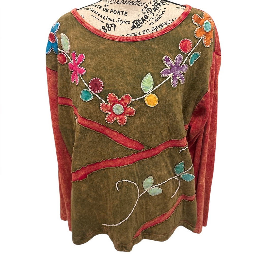 Artistic Floral Embroidered Women's Sweatshirt